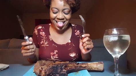 How To Eat A Cowboy Steak Tomahawk Steak Eating Show Youtube