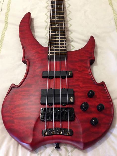 Warwick build with the highest winrate runes and items in every role. Warwick Vampyre LTD 2004 Blood Red | Adz Bass | Reverb