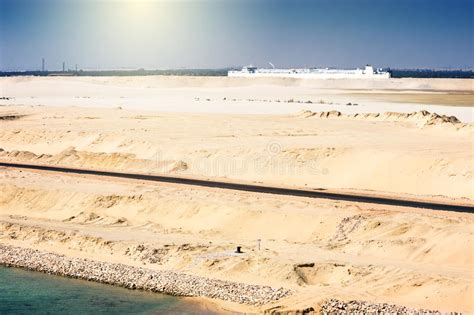 Schiff ever given im suezkanal: Suezkanal An EL-Qantara Mit Schiffen Und Mubarak Peace Bridge Stockbild - Bild von fahrrinne ...