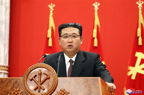 Slimmer Kim Jong Un Not Using Body Double Says S Korean Spy Agency