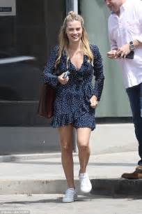 Margot Robbie Flaunts Trim Pins In California Daily Mail Online