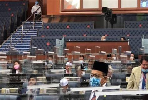 Health minister datuk seri dr adham baba said malaysians should correct him whenever he makes a mistake. Dewan Rakyat kecoh, tiga Ahli Parlimen 'muncul' dengan PPE ...