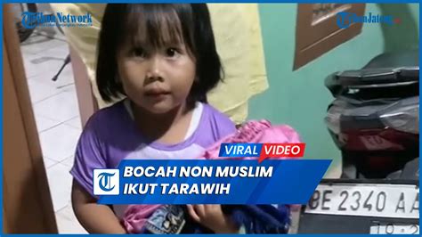 Viral Bocah Perempuan Non Muslim Merengek Ikut Salat Tarawih Youtube