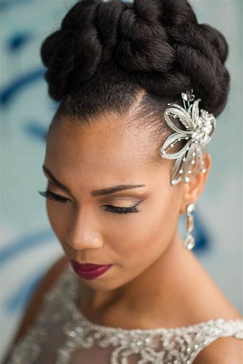 It shows off your beautiful curls, while the headband frames your face beautifully. 25 Latest and Stylish Black Updo Hairstyles - Haircuts ...