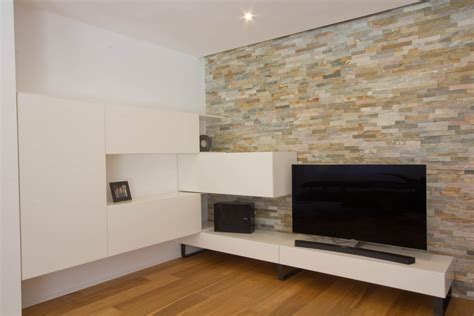 Wandpaneele steinoptik stellen eine schicke möglichkeit zur. Wohnzimmer mit Stein Wohnwand - Listberger Tischlerei