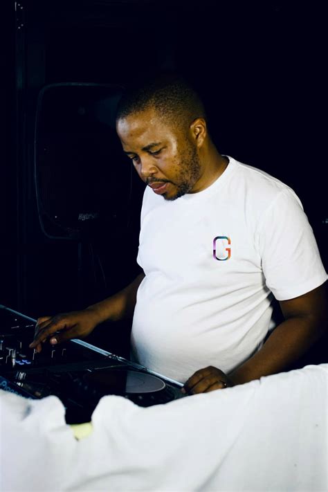 GIGHUBZA – hosting Gig Hub DJ sessions.