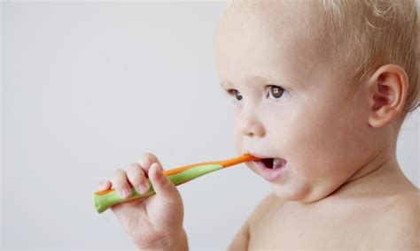 In diesem artikel erste zähne: Ab wann Baby Zähne putzen? - Zahngesundheit fängt schon ...