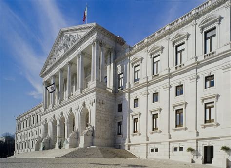 O presidente da república, marcelo rebelo de sousa, enviou à assembleia da república a proposta de renovação do estado de emergência e respetivo decreto, onde constam as medidas aplicáveis até às 23h59 do dia 17 de abril, caso o parlamento aprove o prolongamento. Parlamento aprova renovação do estado de emergência até 2 ...