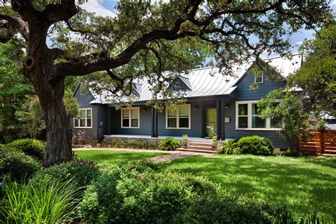 This is why many homeowners instead opted for siding materials with light, neutral color palettes. Slate blue ranch no shutters | Traditional exterior, Metal tree, Country house design