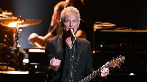 Fleetwood Mac Parts Ways With Lindsey Buckingham For Upcoming Tour Entertainment Tonight