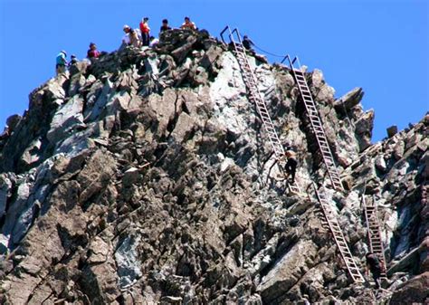 ■八峰キレット 破線ルートです 小石が浮いています。 特に鎖場では、鎖に引っかかっていた浮石が降ってくることがあります。 取り付く前に一度上を見て鎖を降って安全確認を. 彦兵衛のブログ〔hiko-bay's blog〕: 槍ヶ岳登山-2- 2014年8月〔Mt ...