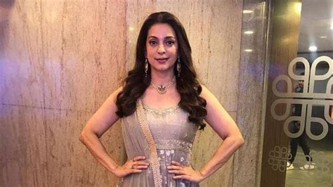 Juhi Chawla Yearns For Meatier Roles Says ‘i Feel Awkward Picking Up