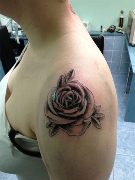 55 awesome tiny rose tattoos for women tats rose tattoos. 36 besten Family Rose Tattoo Bilder auf Pinterest | Bilder ...