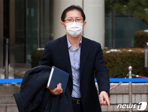 박준영 사퇴하자…與 이제 그만 野 임혜숙은? 이성윤, '김학의 불법출금·靑 기획사정' 사건 회피. 박준영 변호사, 경찰 낙동강변 살인사건 사과에 "진정성 없다 ...