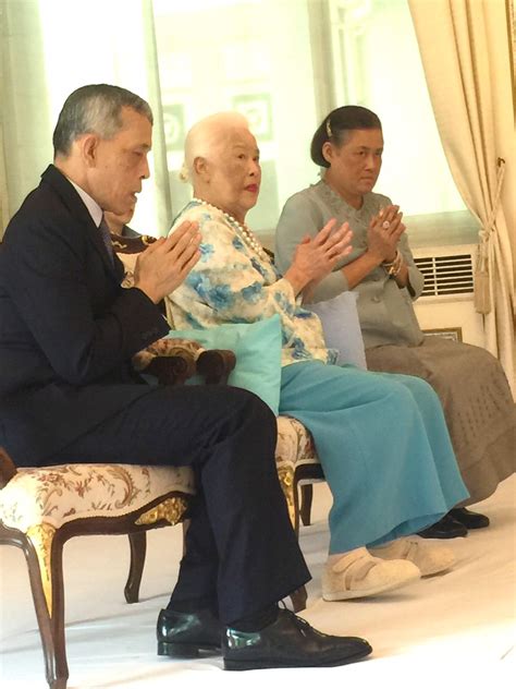 จึงมีพระราชโองการให้สถาปนาพลเอกหญิง สุทิดา วชิราลงกรณ์ ณ อยุธยา พระอัครมเหสี เป็นสมเด็จพระราชินีสุทิดา ทรงดำรงตำแหน่งพระอิสริยยศ ฐานันดร. ร.10-ราชินีในรัชกาลที่ 9 ทรงบำเพ็ญพระราชกุศลเนื่องในโอกาส ...