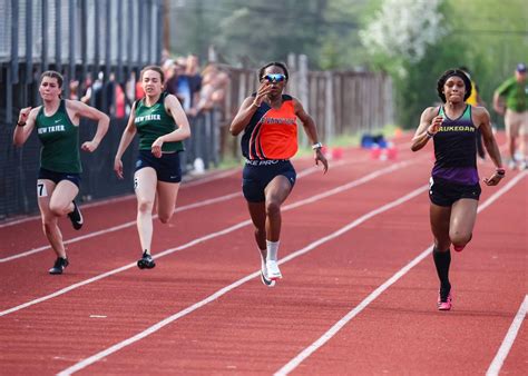 Eths Girls Track Wildkits Race To Sectional Title Evanston Roundtable