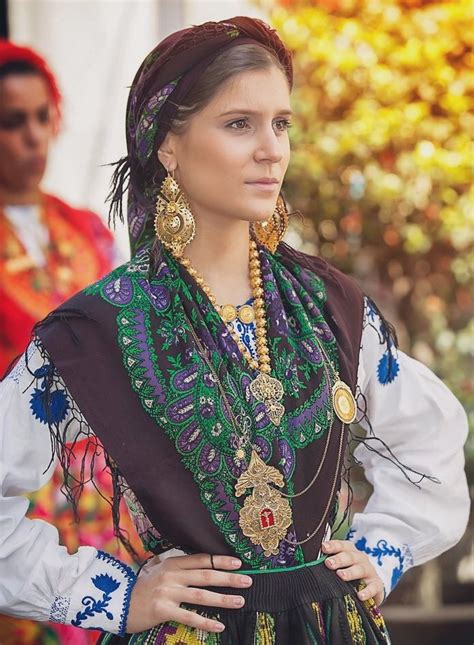 33 y/o female from portugal. women from Portugal wearing a Traditional dress : pics