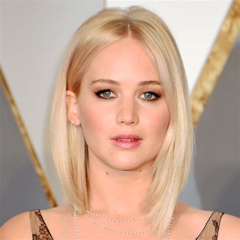 Jennifer Lawrences Hair And Makeup At The 2016 Oscars