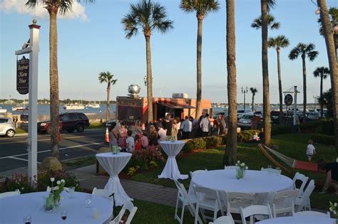 Looking for the perfect catering option for your wedding, corporate event, party or event? Wedding Reception Ideas: Food Trucks
