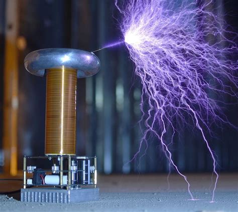 Solid State DRSSTC Tesla Coil With Pointed Wire Attached To Toroid To