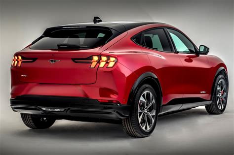 New Ford Mustang Mach E Electric Suv Arrives With 370 Mile Range Ford