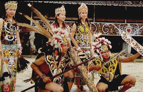 7 Rumpun Suku Dayak Kunjungi Nomor 5 Dijamu Minuman Tuak