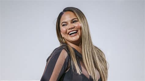 Model Chrissy Teigen Praised For Posting Mom Bod Video On Twitter