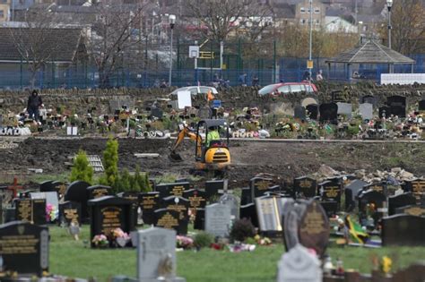 Bradford Cemetery Struggling To Keep Up With Covid Burials Metro News