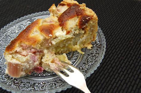 Combine cream, eggs, sugar, and pudding powder. Rhabarberkuchen schwäbisch » saftiger Genuss auf Mürbeteig