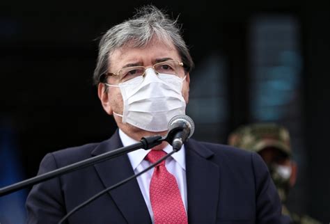 El doctor diego molano pasó de atender niños a bombardearlos. Audio Carlos Holmes Trujillo y la videollamada antes de ...