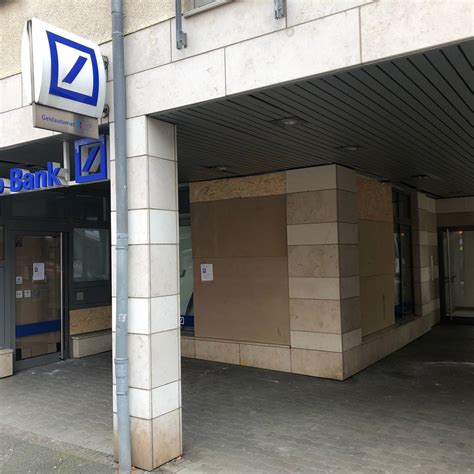 Nutzen sie den iban rechner (für deutsche bank) bei onlinestreet.de, um eine internationale kontonummer (iban) für ein konto beim kreditinstitut deutsche bank in solingen zu generieren. Nach Geldautomatensprengungen - Deutsche Bank schließt SB ...