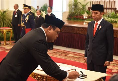 Sekretariat Kabinet Republik Indonesia Gantikan Asman Abnur Presiden