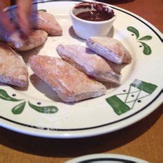 Fabriqués avec de la pâte à choux cuite au four, ils sont vendus à la fois farcis et. Zeppoli - Italian doughnuts @Olive Garden | recipes ...