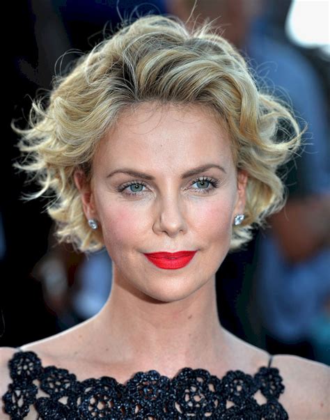 Witness how charlize theron played with various hairstyles over the years. Beautiful Charlize Theron Short Hair 1 - Uniq LOG