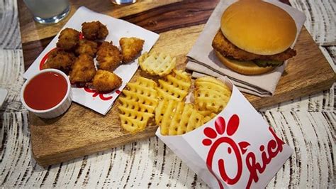 Chick Fil A Store Owner Raises Minimum Wage To 17 An Hour Kctv5 News