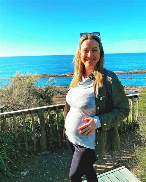 Hannah Ferrier Cant Stop Smiling As She Shows Off Baby Bump