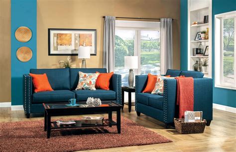 Seperti pada gambar di atas, ruang tamu rumah tersebut ditempatkan di sudut kiri ruangan berbatasan langsung dengan jendela besar. Sofa Modern Minimalis Ruang Tamu Mewah - Sobat Furniture