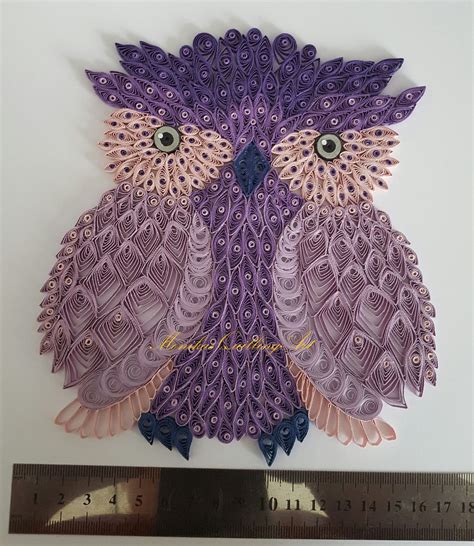 Definition, rechtschreibung, synonyme und grammatik von 'eule' auf duden online nachschlagen. Eule lila, Owl, Quilling, ca. 16x16 cm, 3mm Streifen; Design: MonikasQuillingArt | Eule, Streifen