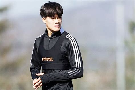 남.북.일에서 뛴 '조선 국적' 축구선수, '하나의 코리아로 월드컵 나가는 날 오길'. '이정협·이동준' 떠난 부산, 2021시즌엔 박정인이 있다 엠스플 피플