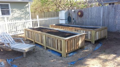 How to build a raised garden from wood pallets. Hometalk | Raised bed Gardens from pallets