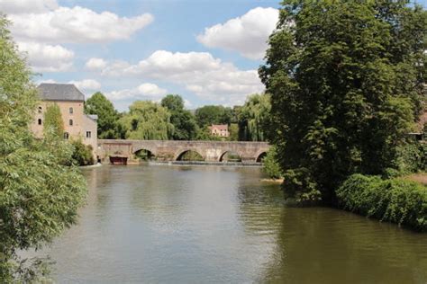 There are so many things to do, you may want to stay an extra week or so to experience them all. Fresnay-sur-Sarthe, guide de voyage et information de tourisme