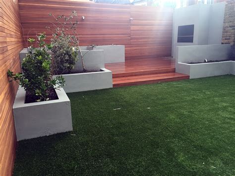 Artificial grass is now being used in residential landscaping because it offers a variety of advantages over a traditional lawn. Artificial grass hardwood planting grey walls London ...