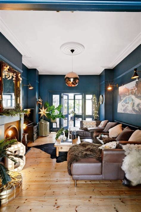 Gained identity with modern style hand work touches in this house. Dekoration Ideen | Blaue wohnzimmer, Elegantes wohnzimmer ...
