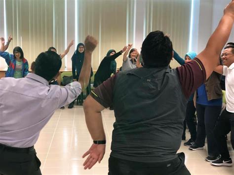 Team building games and activities can be used by any business, large or small, to promote better teamwork in the workplace, and as most business owners and managers know, great teamwork is one of the key factors associated with a company's success. Bengkel Team Building LHDN : Penceramah serta program yang ...