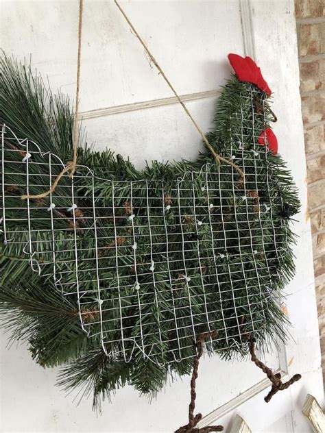 Rooster Chicken Wreath In 2020 Wreaths Christmas Tree Wreath Winter