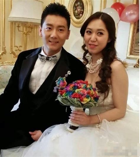 His height is 1.7 m tall, and his weight is 81 kg. Chen Jin's Wedding at Beijing - Badminton Zone