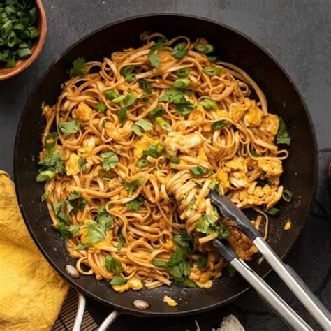 Viral 15 Minute Spicy Sriracha Noodles Budget Bytes