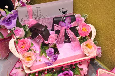 Gubahan hantaran dalam kotak tema hitam kuning. Ini Cerita Mama: TIP PEMILIHAN GUBAHAN HANTARAN