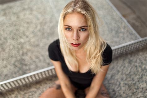 Depth Of Field Face 1080p Blonde Cleavage Long Hair Top View Nose Rings Blue Eyes