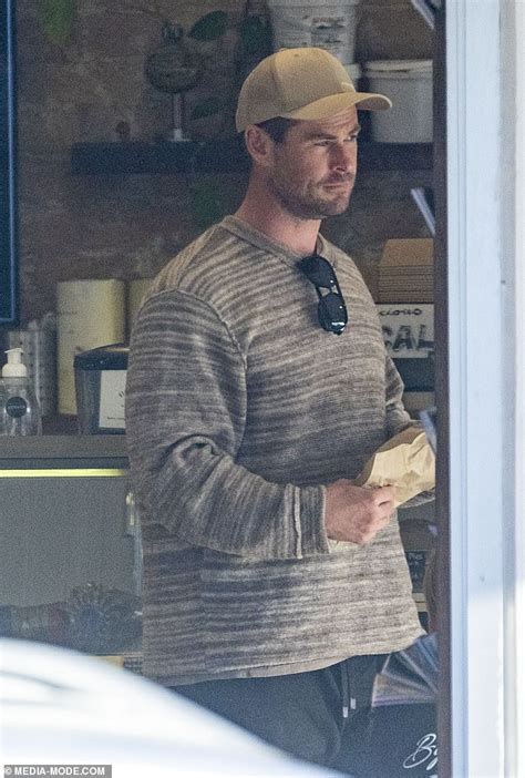 Chris Hemsworth Tucks Into Mexican Fast Food Guzman Y Gomez In Byron